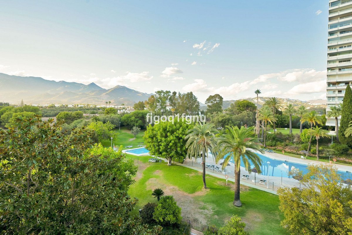 2 Bed Middle Floor Apartment in Marbella