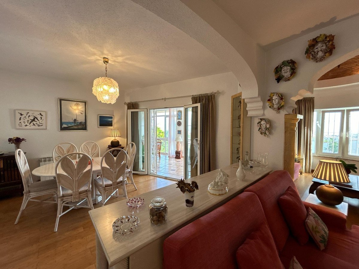 4 Bed Detached Villa in Benalmadena