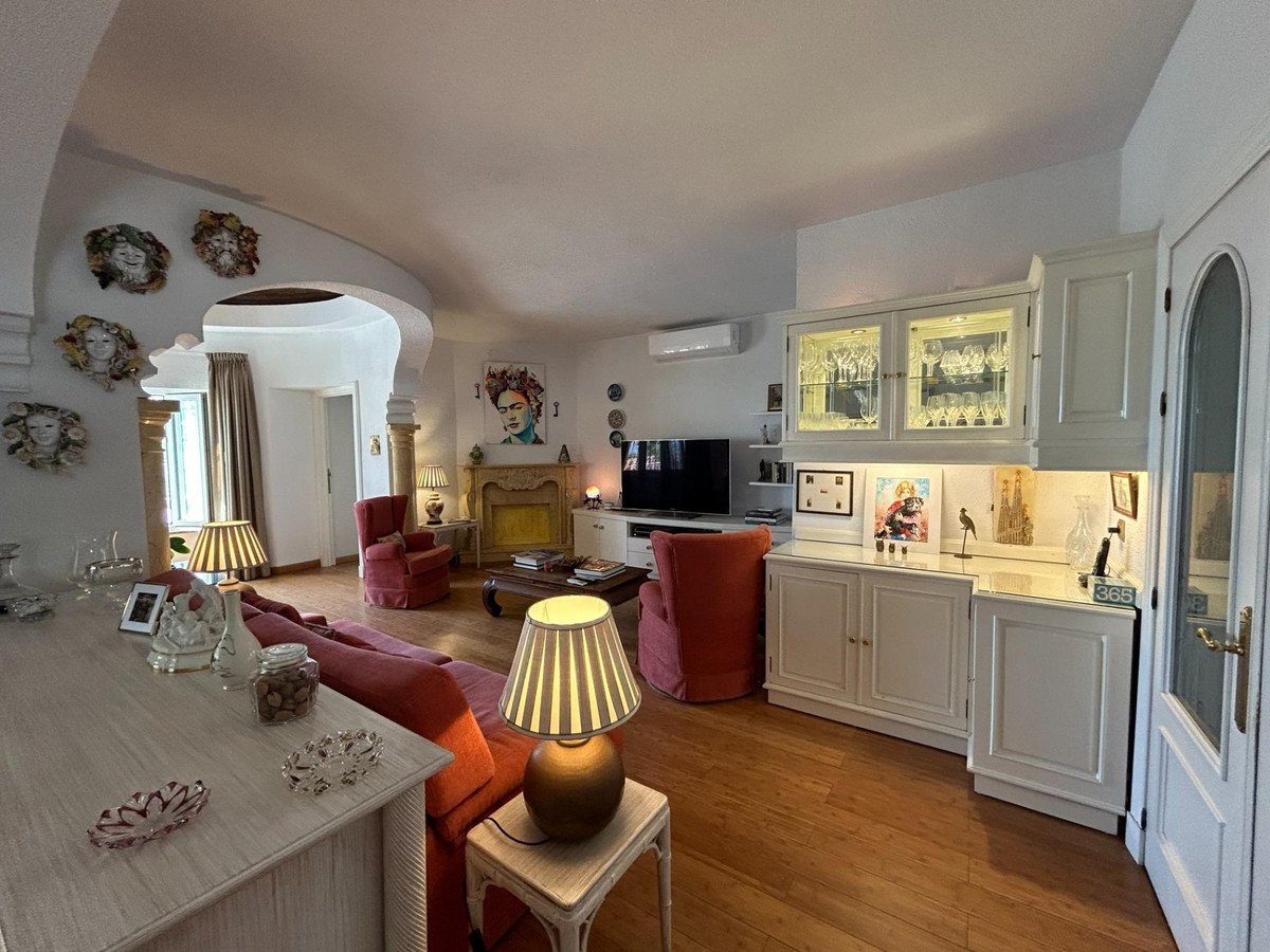 4 Bed Detached Villa in Benalmadena