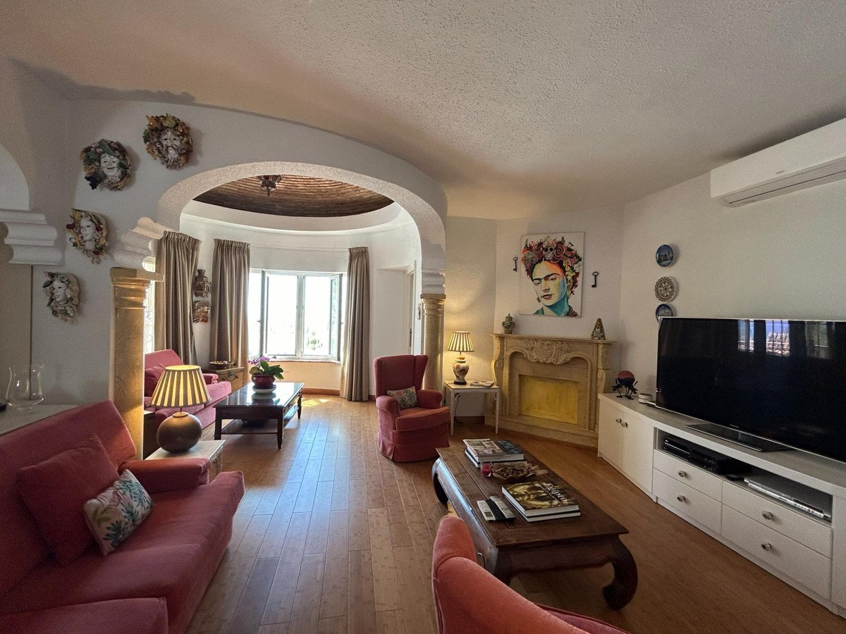 4 Bed Detached Villa in Benalmadena