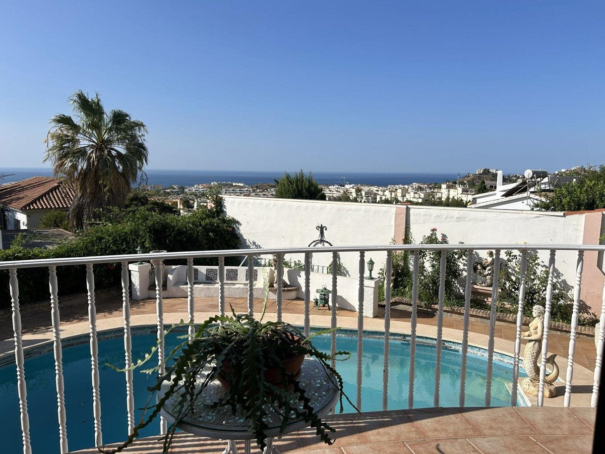 4 Bed Detached Villa in Benalmadena