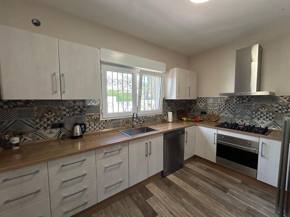 4 Bed Detached Villa in Benalmadena