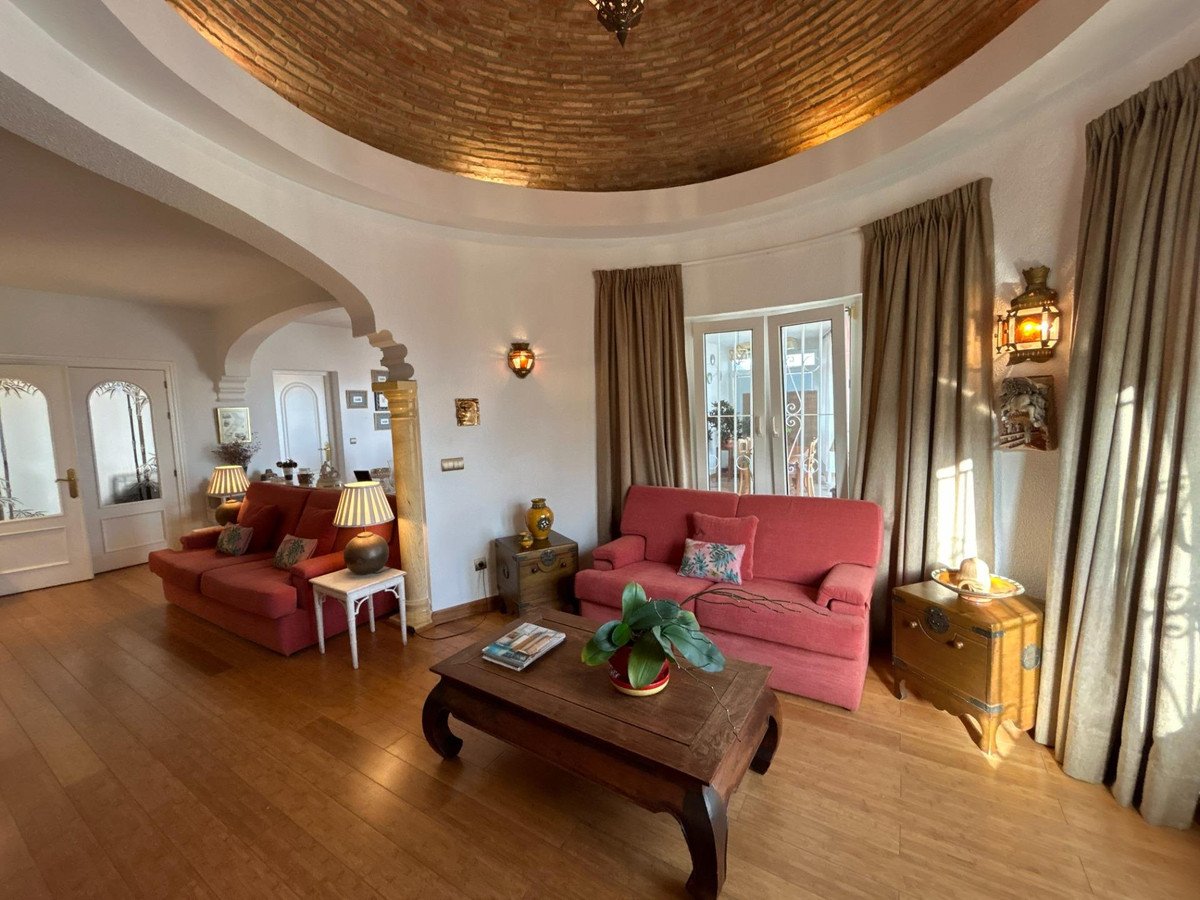 4 Bed Detached Villa in Benalmadena