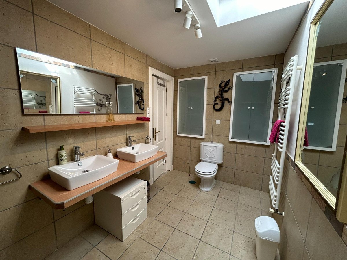 4 Bed Detached Villa in Benalmadena