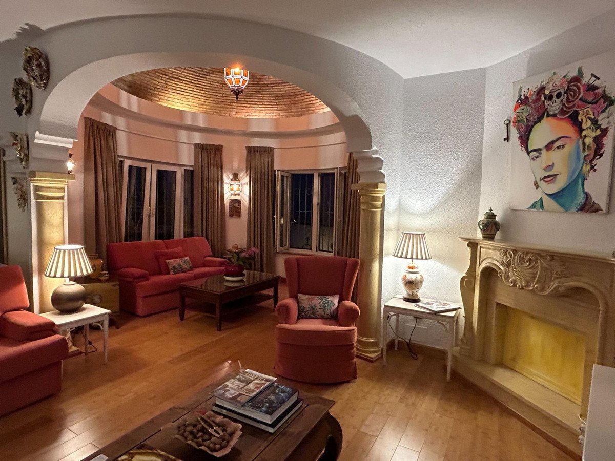 4 Bed Detached Villa in Benalmadena