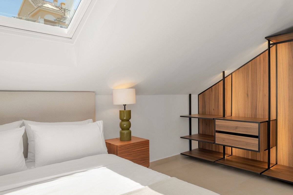 3 Bed Top Floor Apartment in Nueva Andalucía