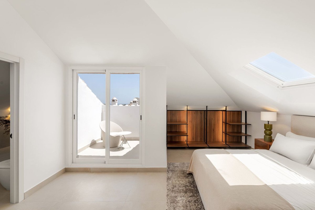 3 Bed Top Floor Apartment in Nueva Andalucía