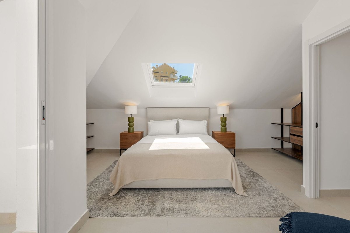 3 Bed Top Floor Apartment in Nueva Andalucía
