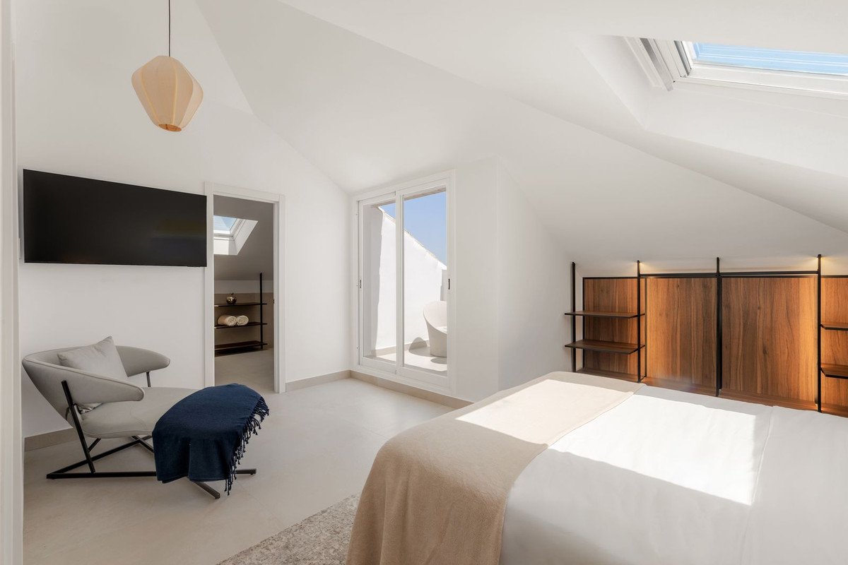 3 Bed Top Floor Apartment in Nueva Andalucía