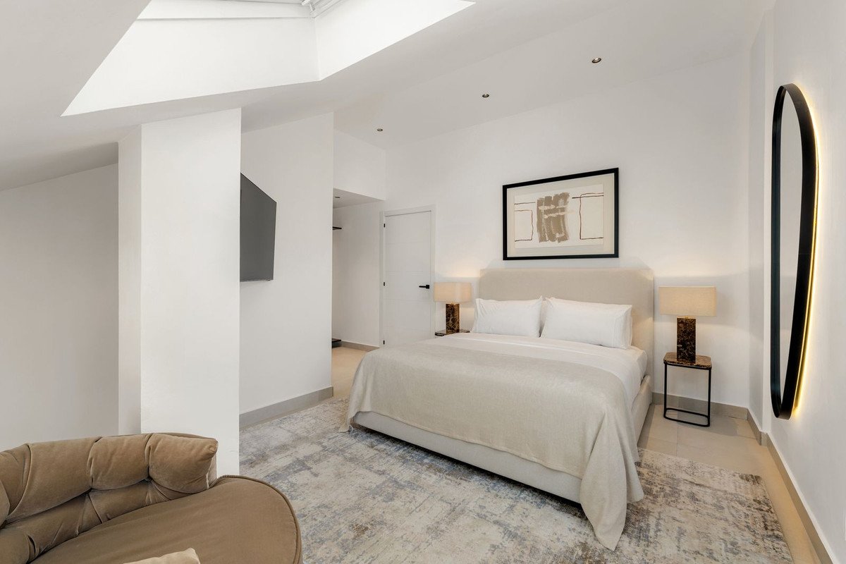 3 Bed Top Floor Apartment in Nueva Andalucía