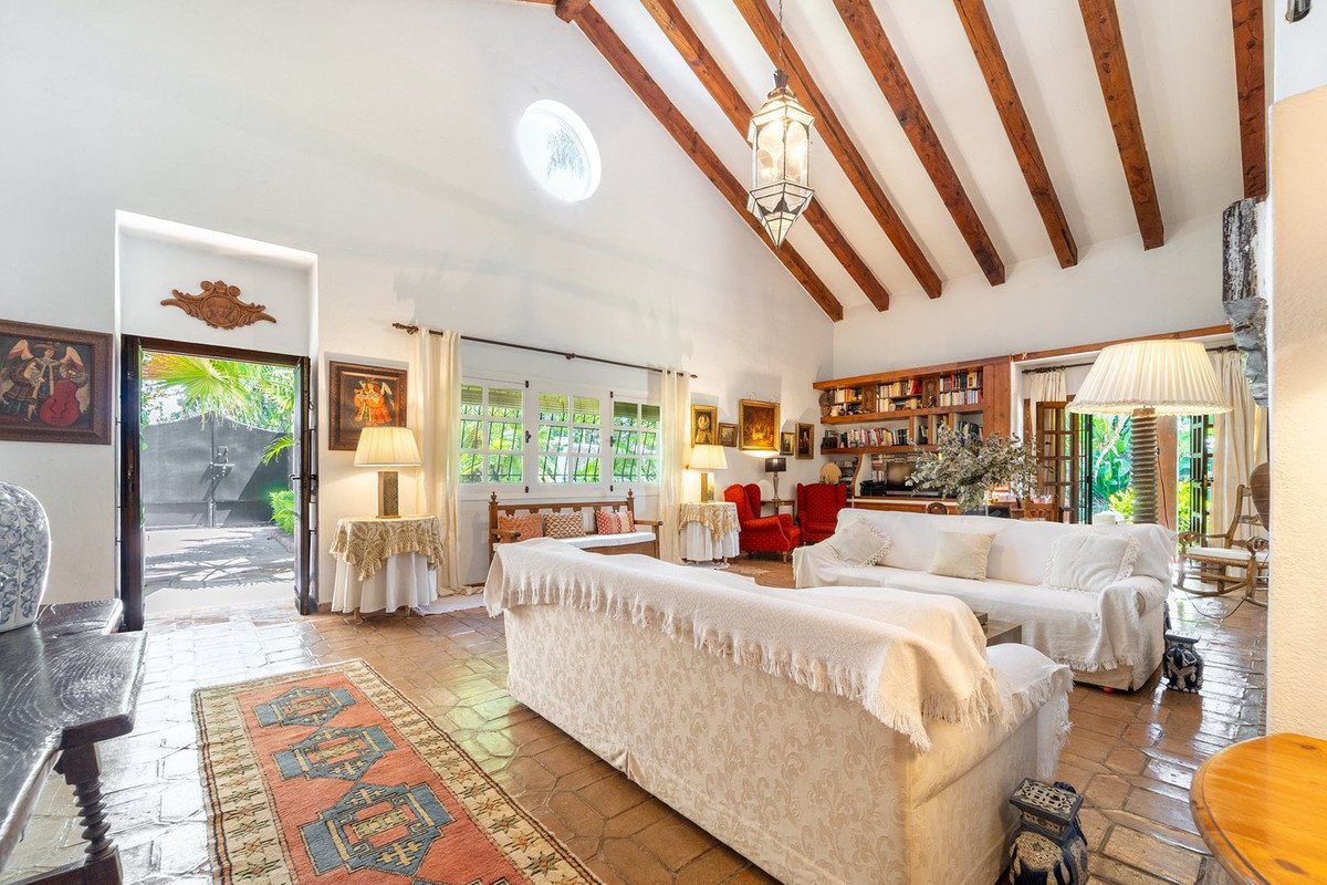 4 Bed Detached Villa in Marbella
