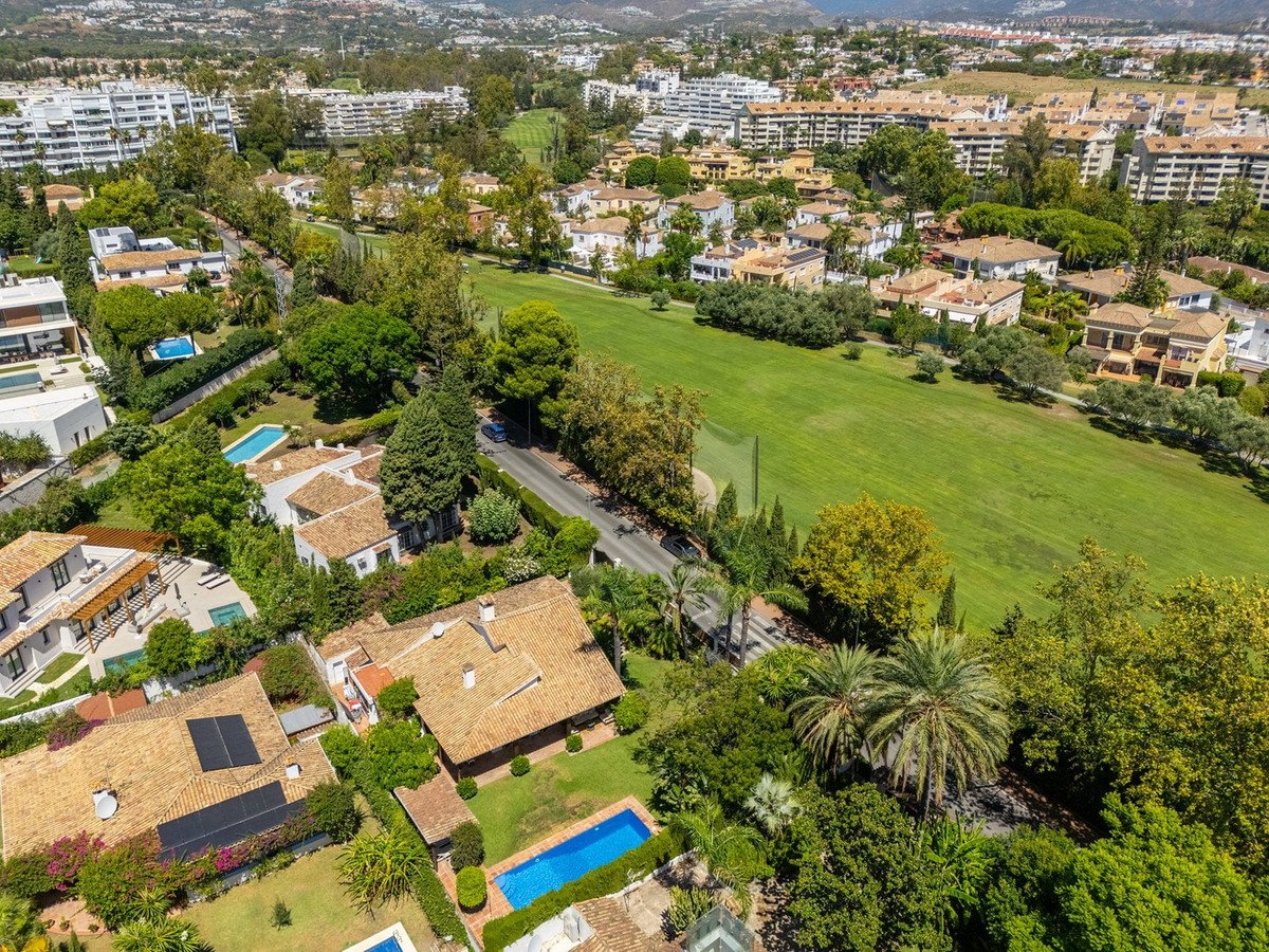 4 Bed Detached Villa in Marbella