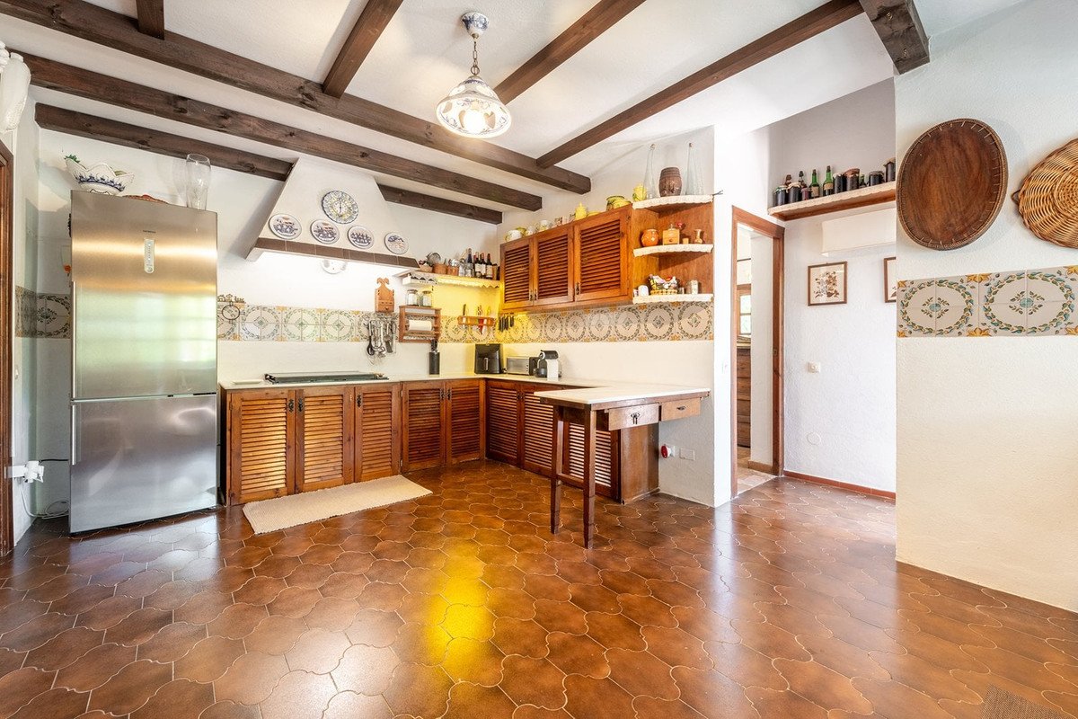 4 Bed Detached Villa in Marbella