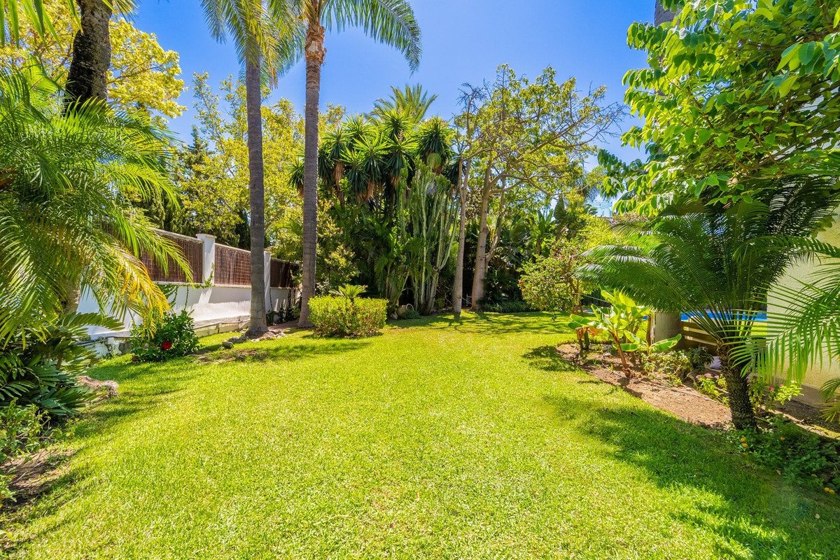 4 Bed Detached Villa in Marbella