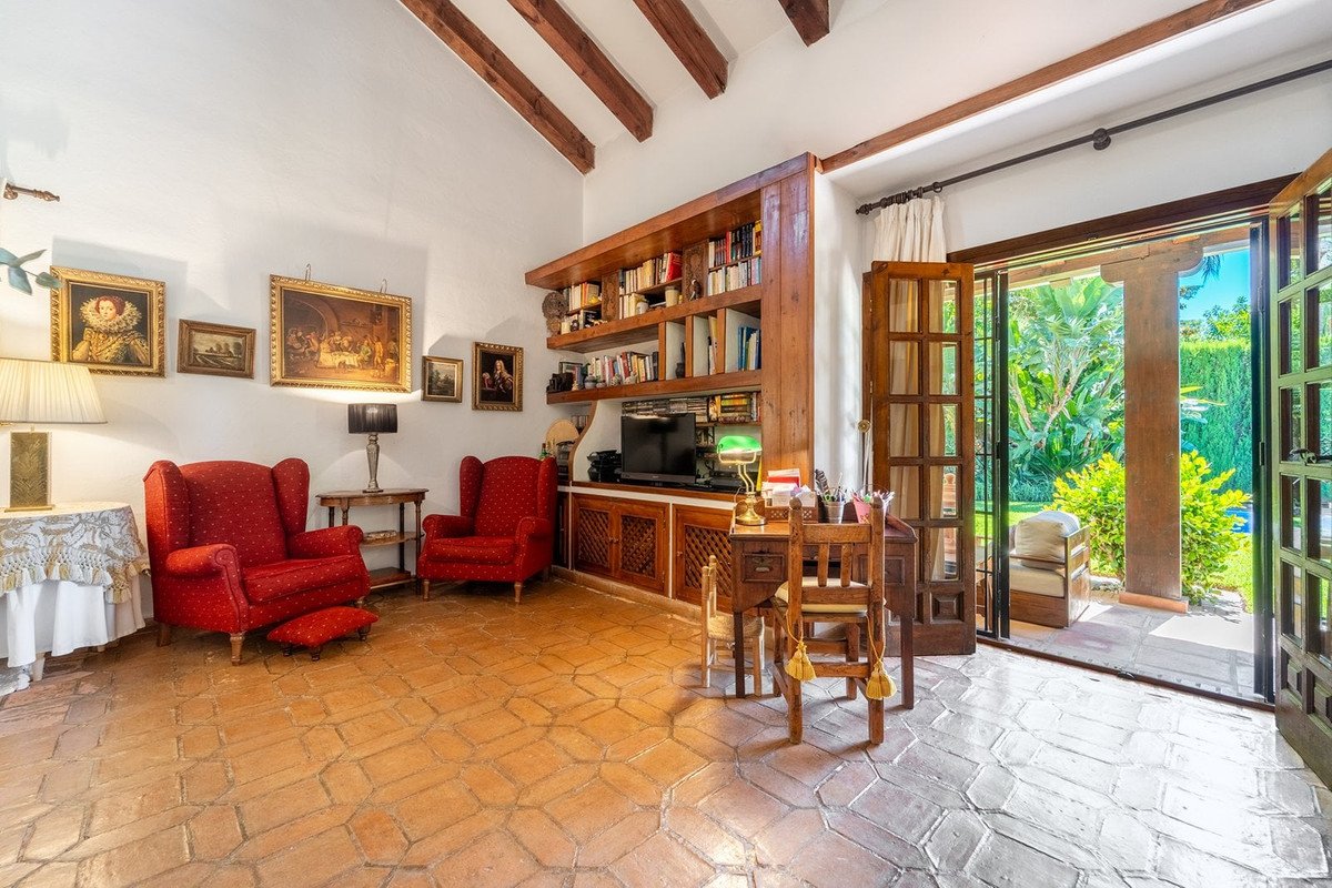 4 Bed Detached Villa in Marbella