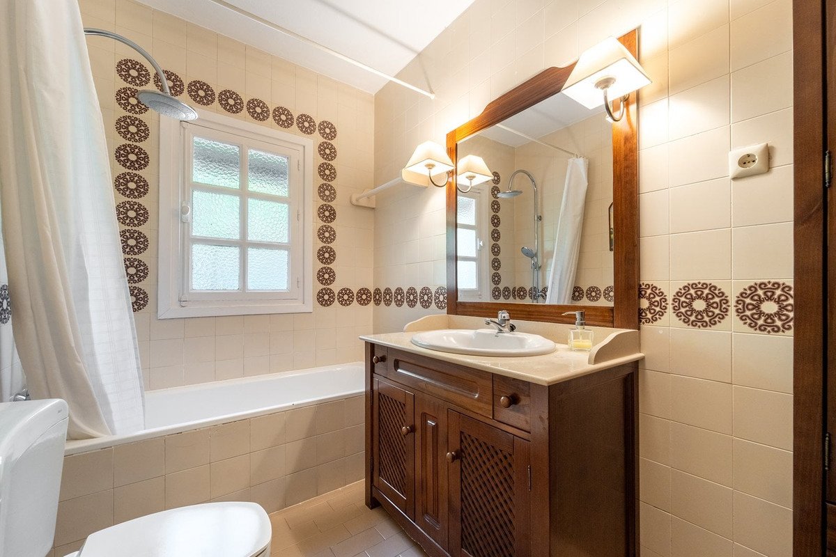 4 Bed Detached Villa in Marbella