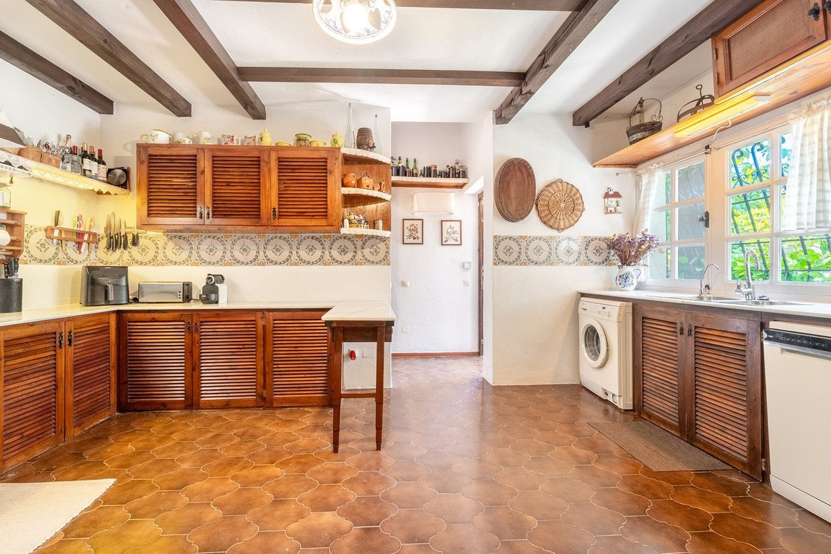 4 Bed Detached Villa in Marbella