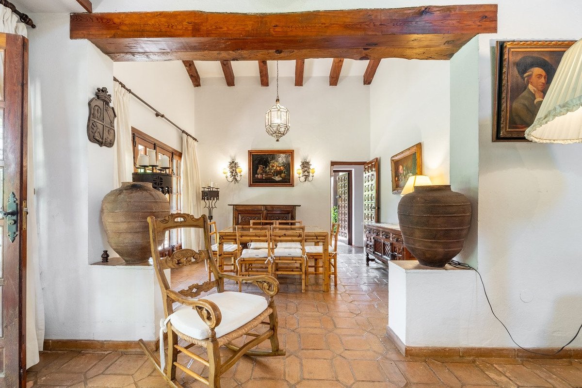 4 Bed Detached Villa in Marbella