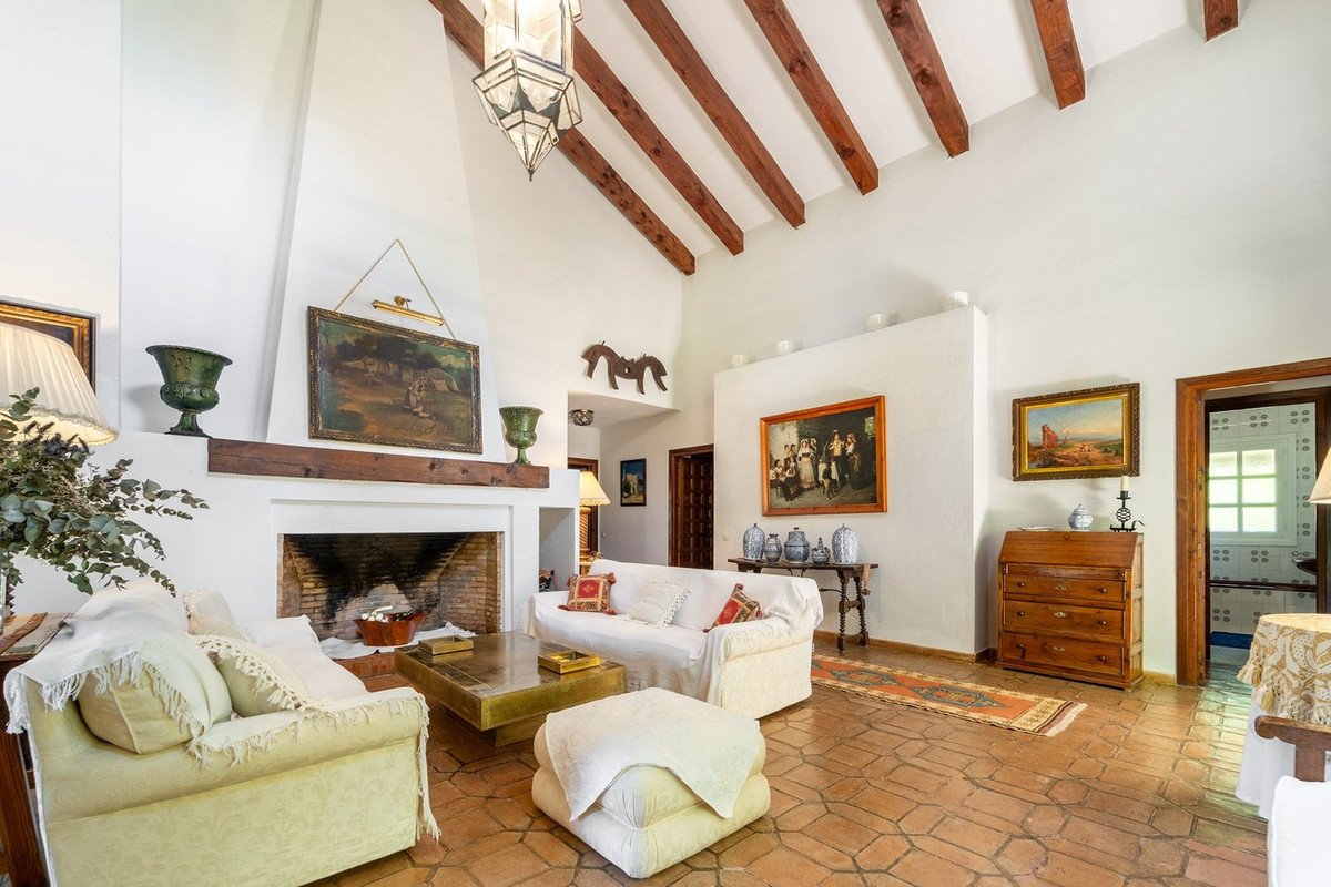 4 Bed Detached Villa in Marbella