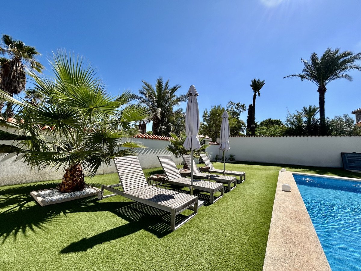3 Bed Detached Villa in Los Urrutias