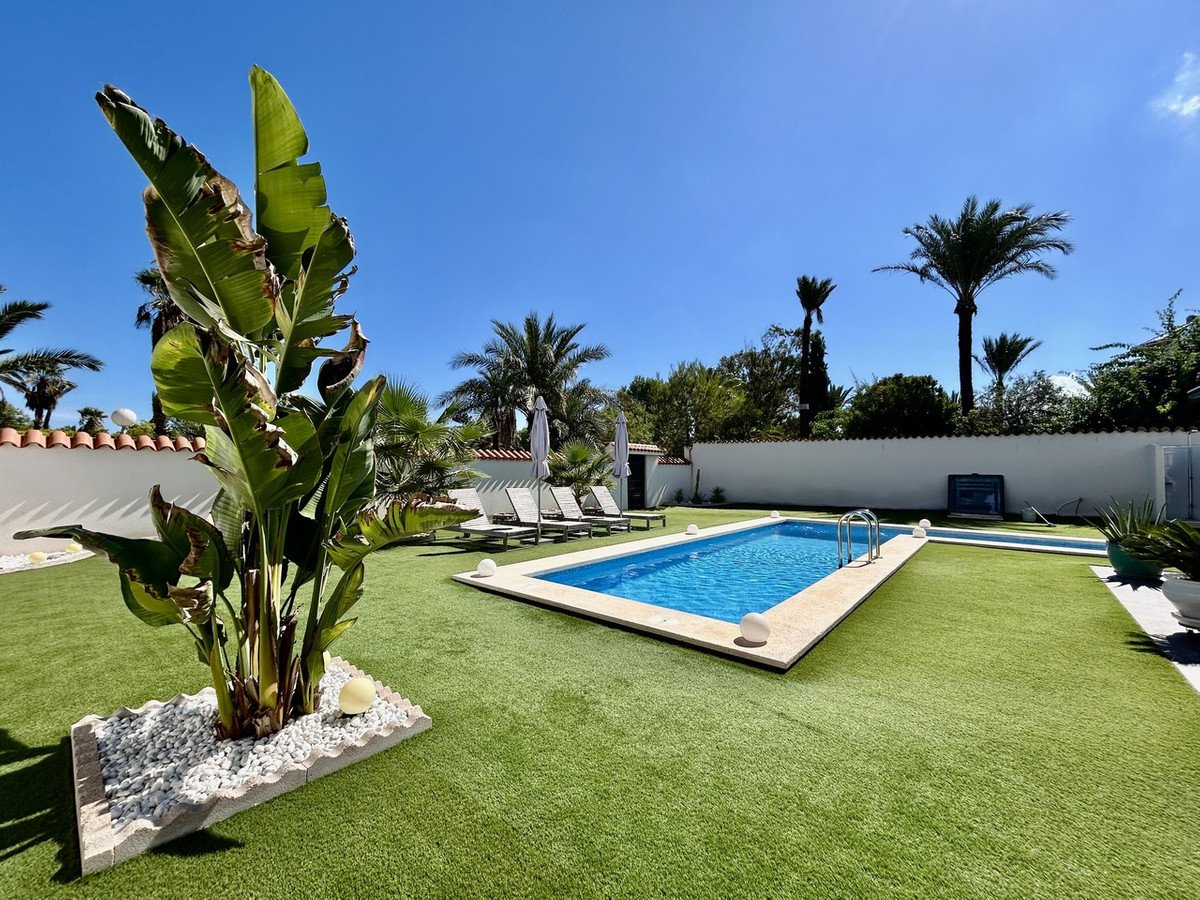 3 Bed Detached Villa in Los Urrutias