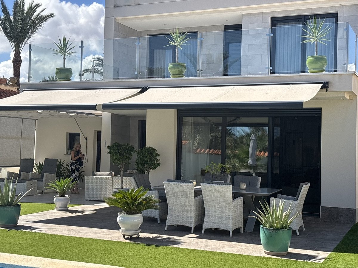 3 Bed Detached Villa in Los Urrutias