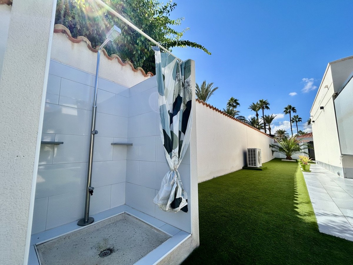 3 Bed Detached Villa in Los Urrutias