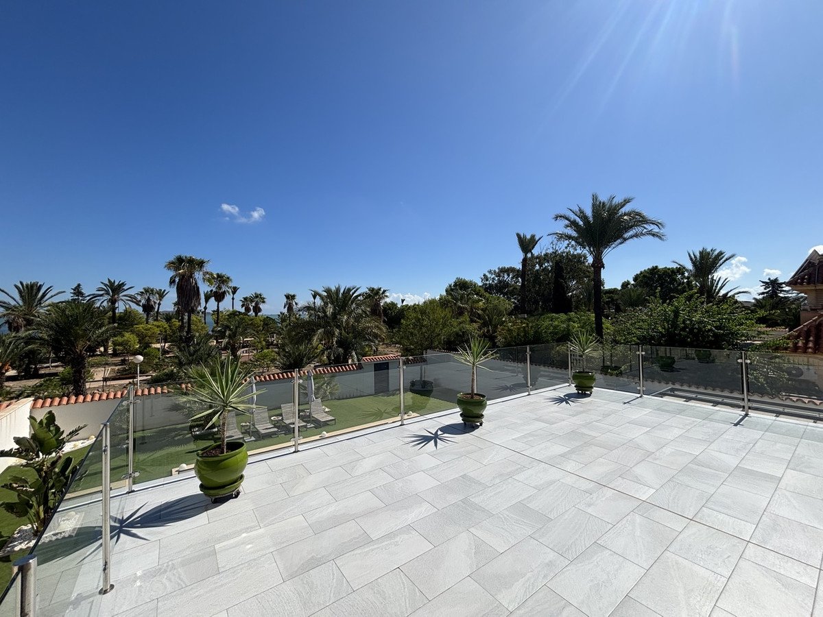 3 Bed Detached Villa in Los Urrutias