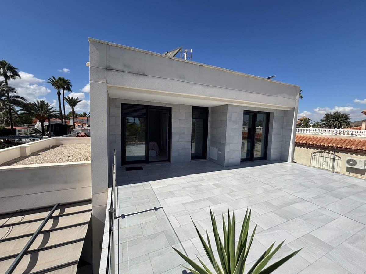 3 Bed Detached Villa in Los Urrutias