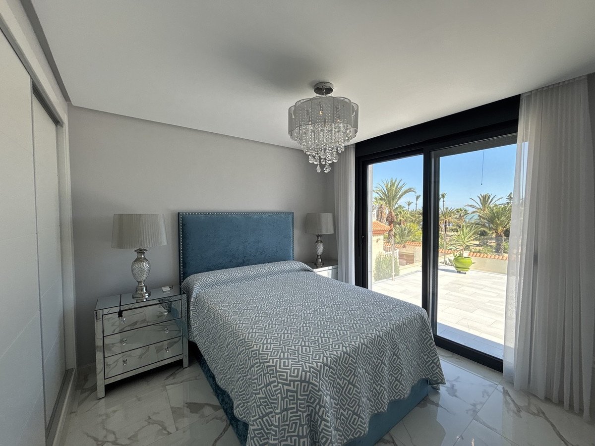3 Bed Detached Villa in Los Urrutias