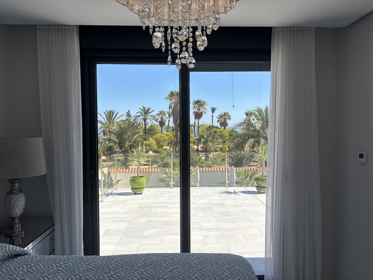 3 Bed Detached Villa in Los Urrutias