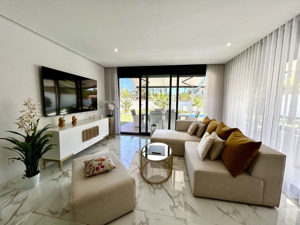 3 Bed Detached Villa in Los Urrutias