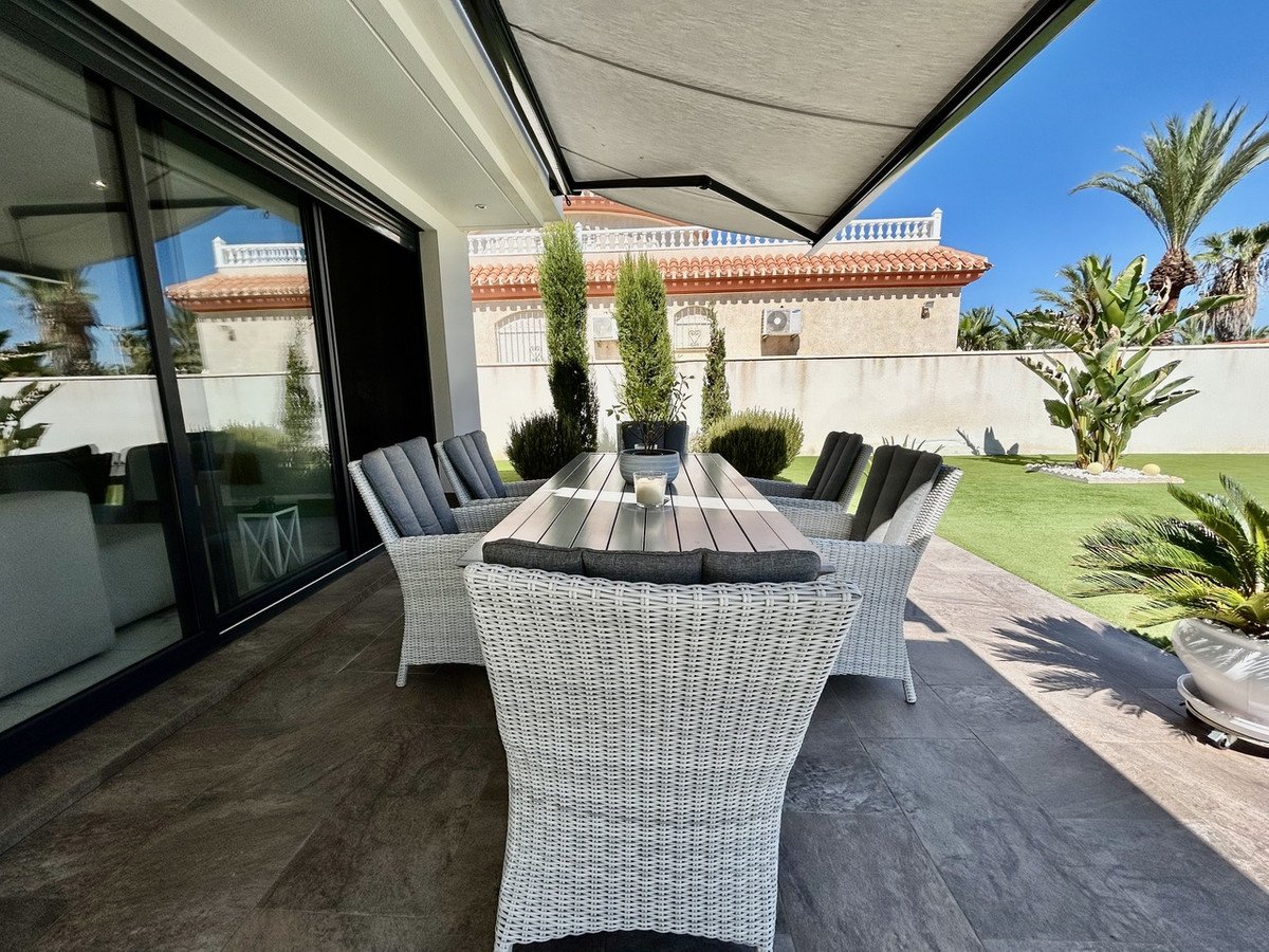 3 Bed Detached Villa in Los Urrutias