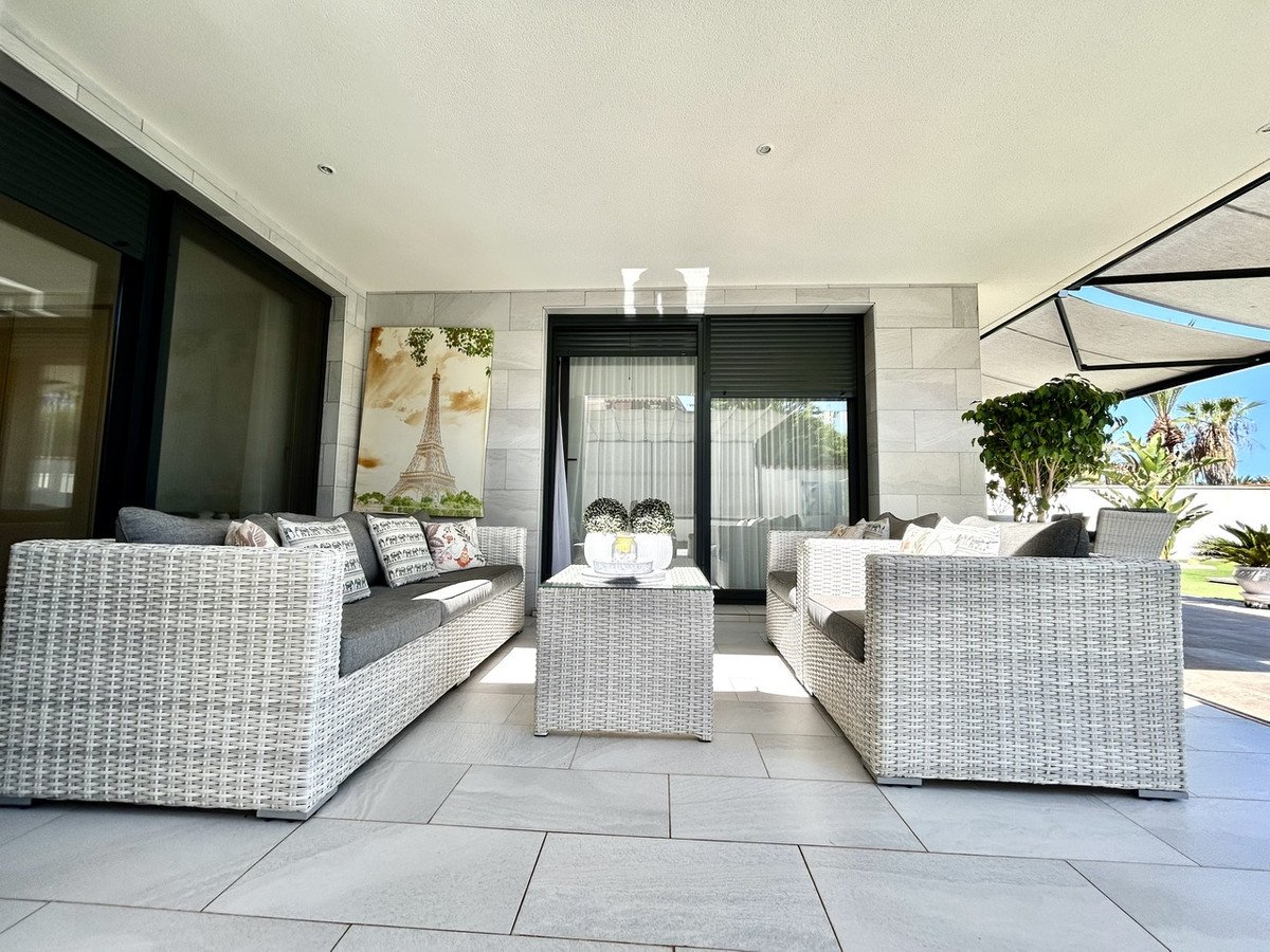 3 Bed Detached Villa in Los Urrutias