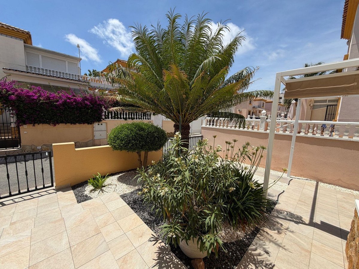 2 Bed Ground Floor Apartment in Villamartin