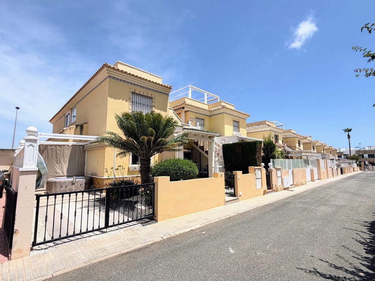 2 Bed Ground Floor Apartment in Villamartin