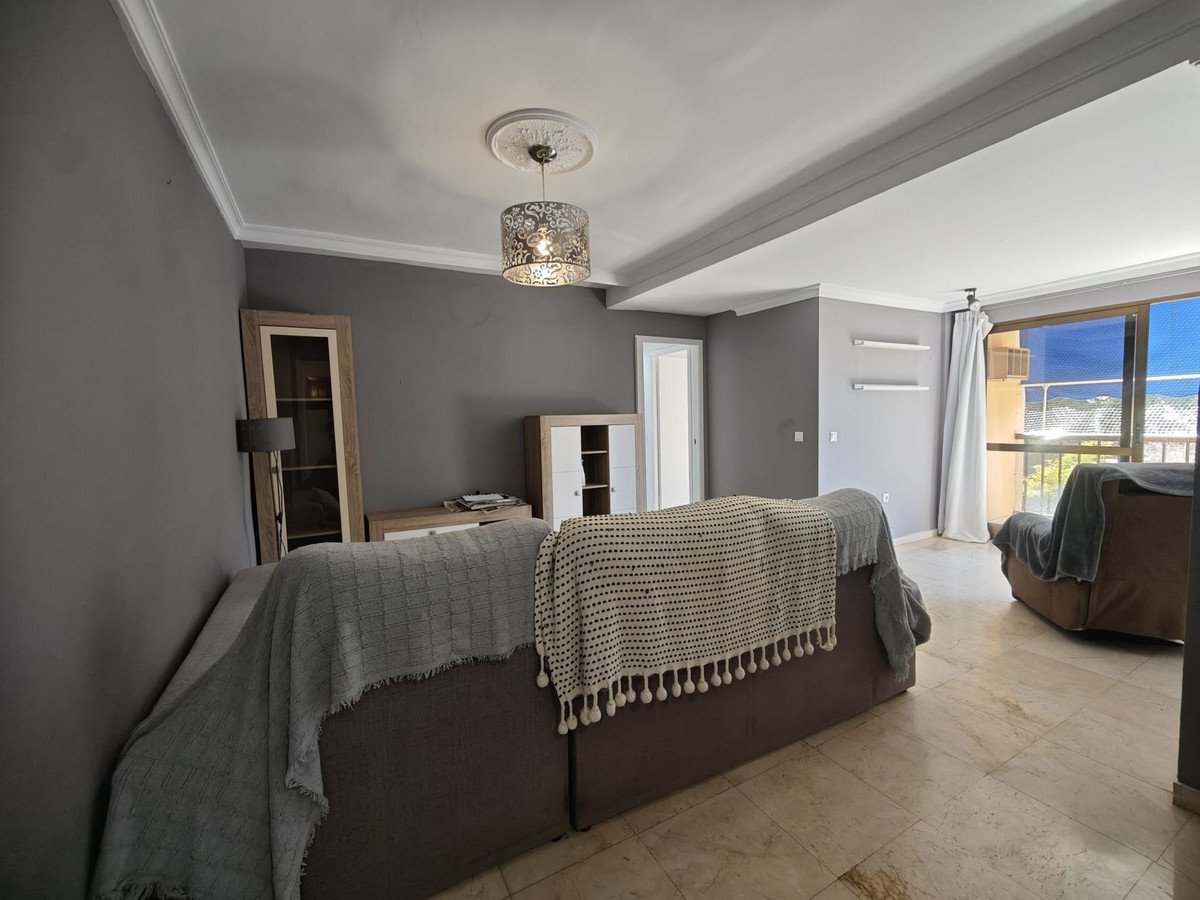 3 Bed Middle Floor Apartment in Marbella