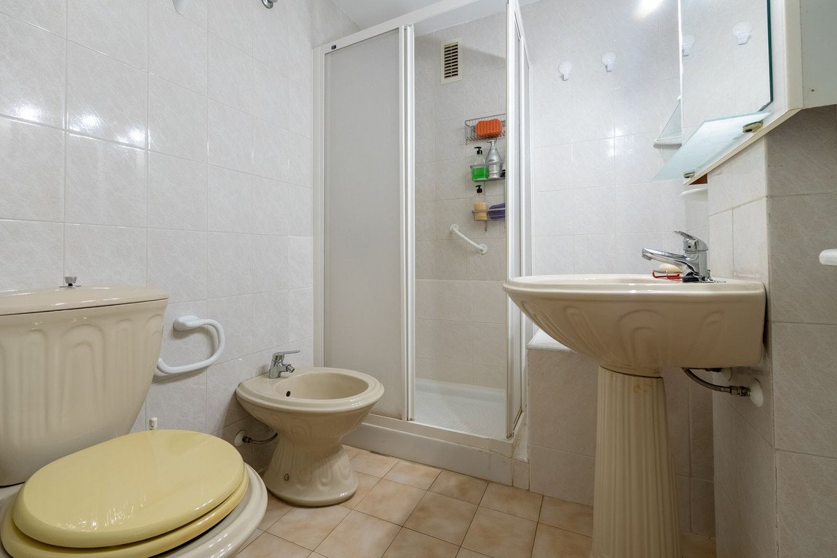 2 Bed Middle Floor Apartment in Fuengirola