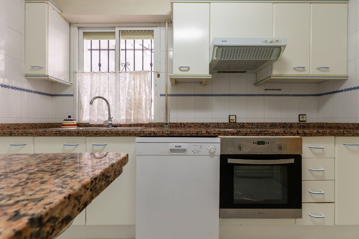 2 Bed Middle Floor Apartment in Fuengirola