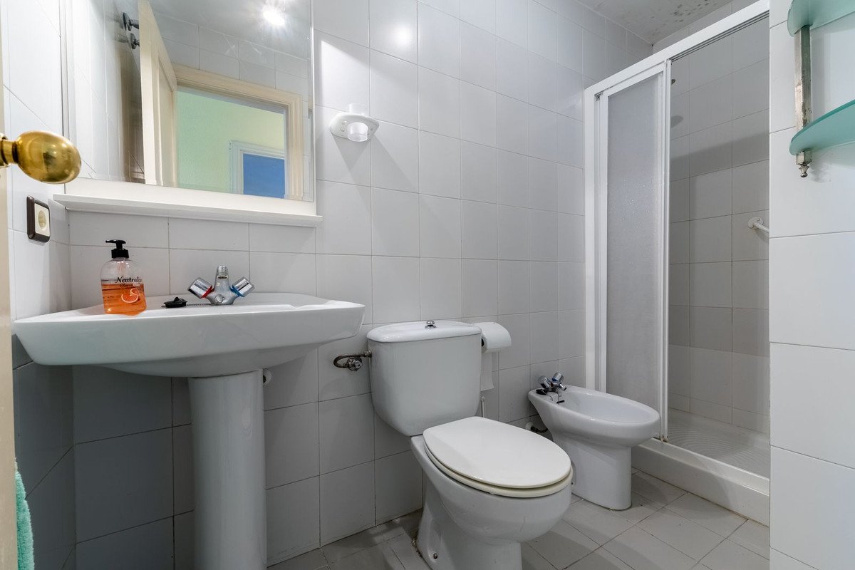 2 Bed Middle Floor Apartment in Fuengirola
