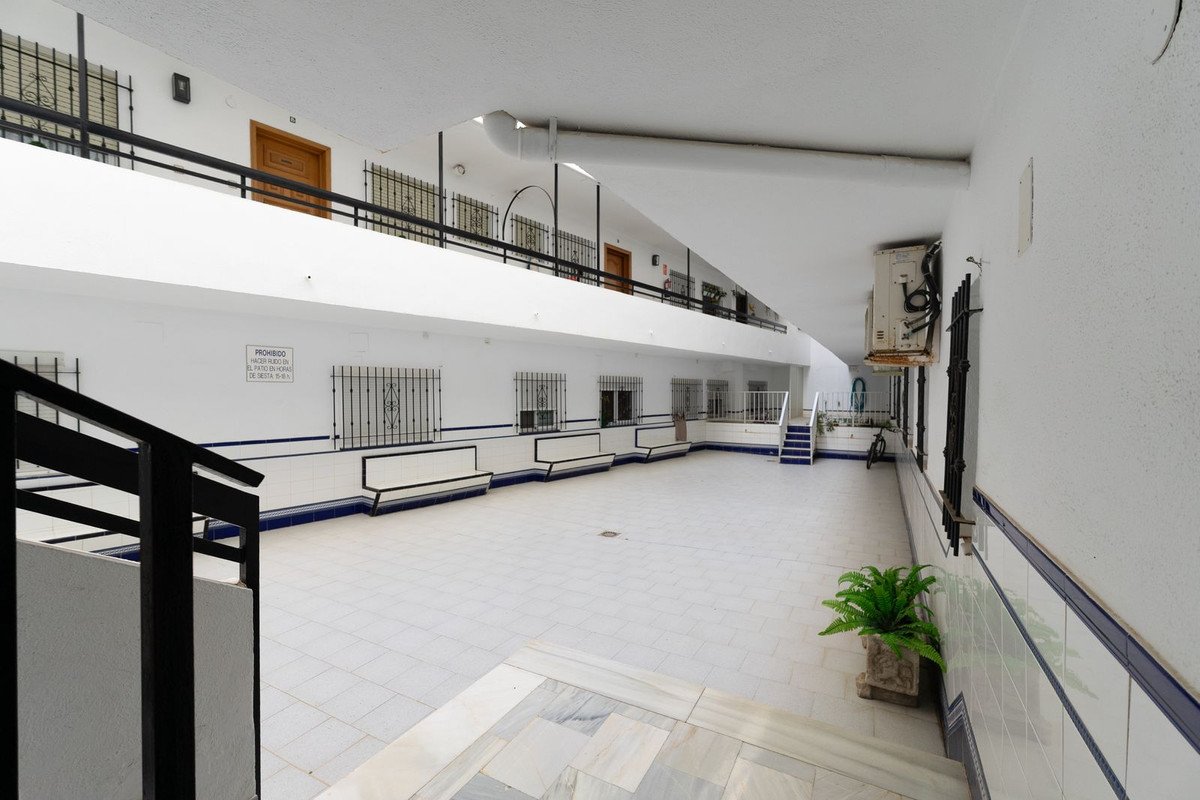 2 Bed Middle Floor Apartment in Fuengirola