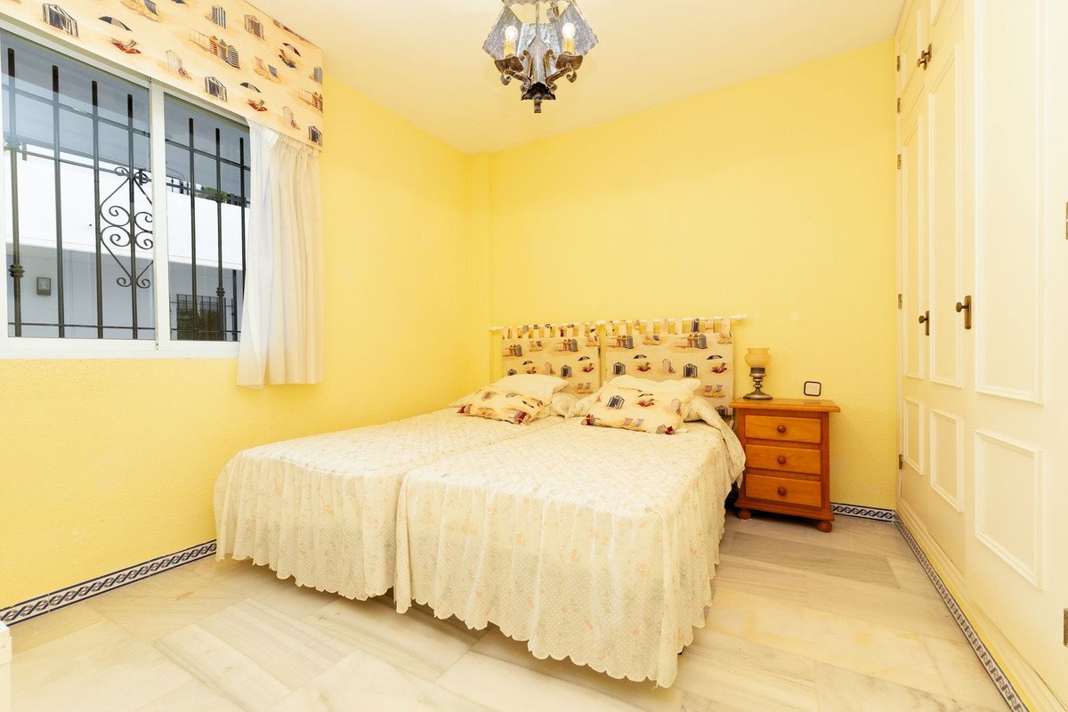 2 Bed Middle Floor Apartment in Fuengirola
