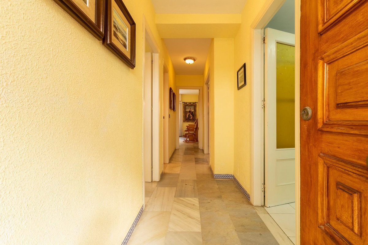 2 Bed Middle Floor Apartment in Fuengirola