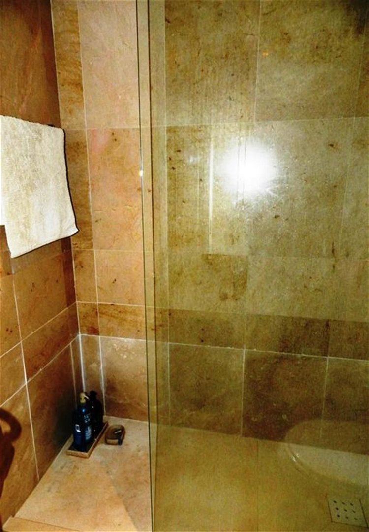 2 Bed Middle Floor Apartment in La Duquesa