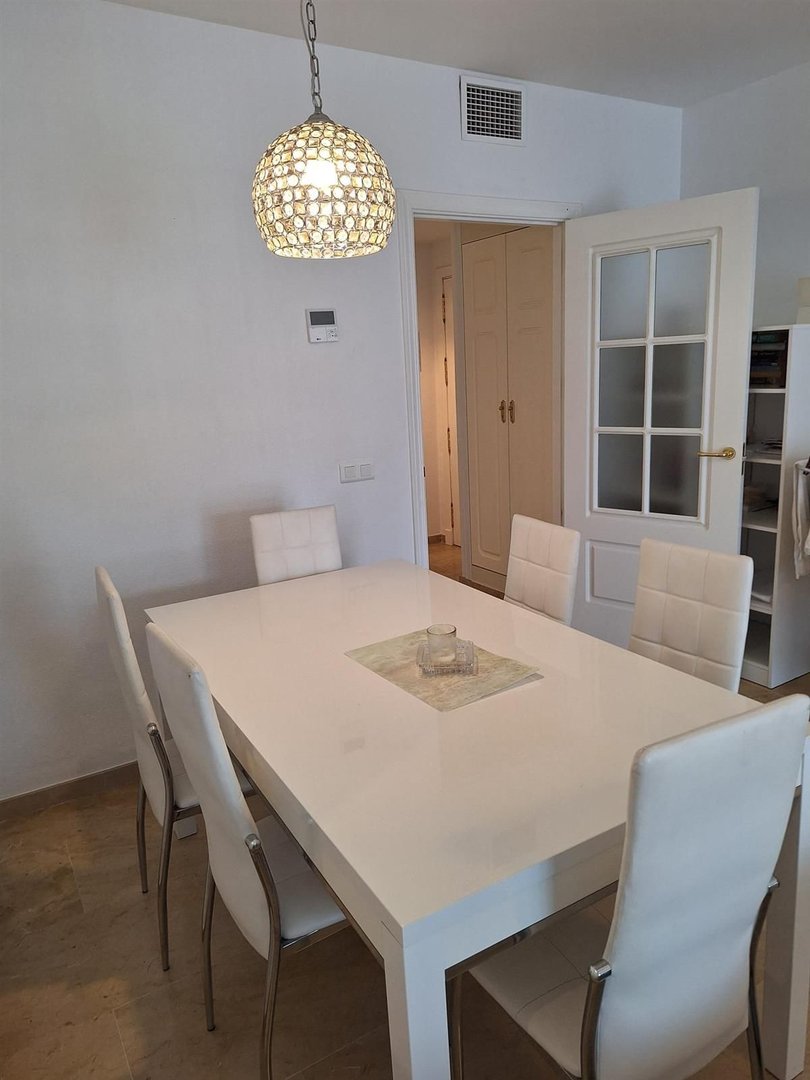 2 Bed Middle Floor Apartment in La Duquesa