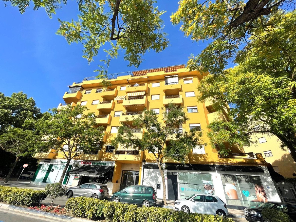 3 Bed Middle Floor Apartment in San Pedro de Alcántara