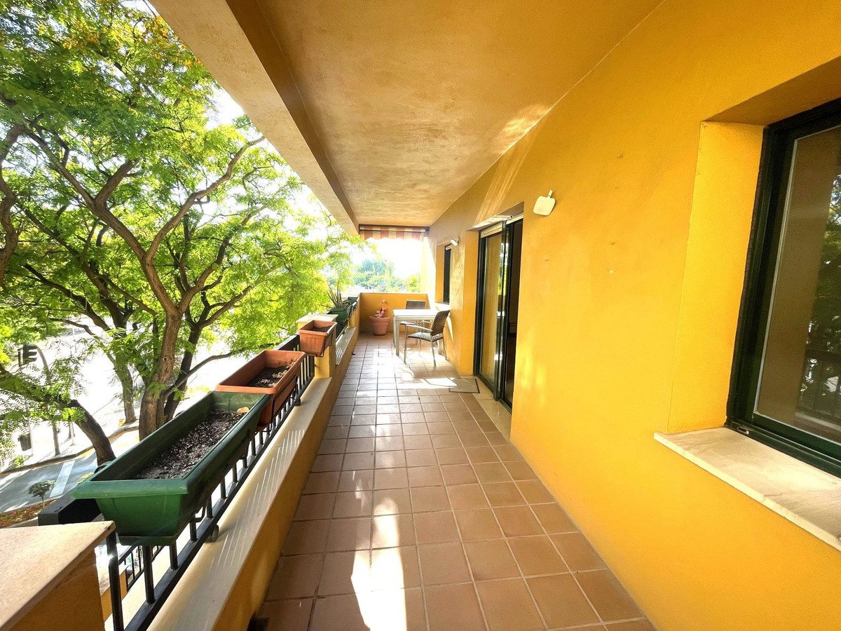 3 Bed Middle Floor Apartment in San Pedro de Alcántara
