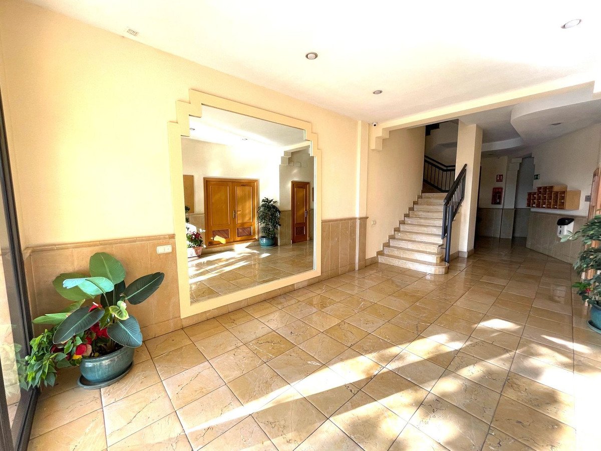 3 Bed Middle Floor Apartment in San Pedro de Alcántara