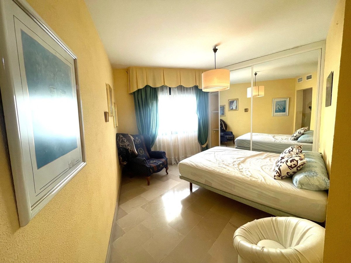 3 Bed Middle Floor Apartment in San Pedro de Alcántara