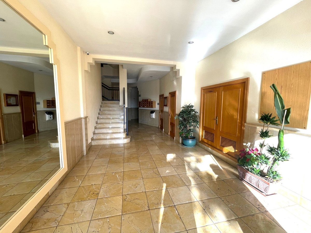 3 Bed Middle Floor Apartment in San Pedro de Alcántara